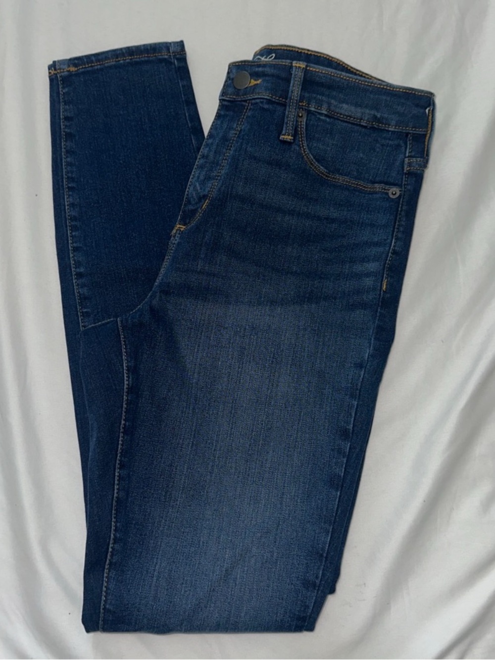 Universal Thread Women Straight Leg Jeans in Dark Blue Denim